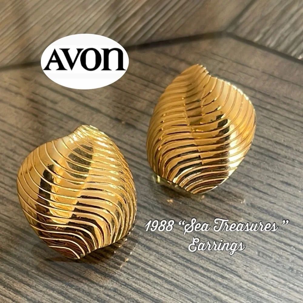 Vintage 1988 Avon “Sea Treasures” Gold-Toned Earrings